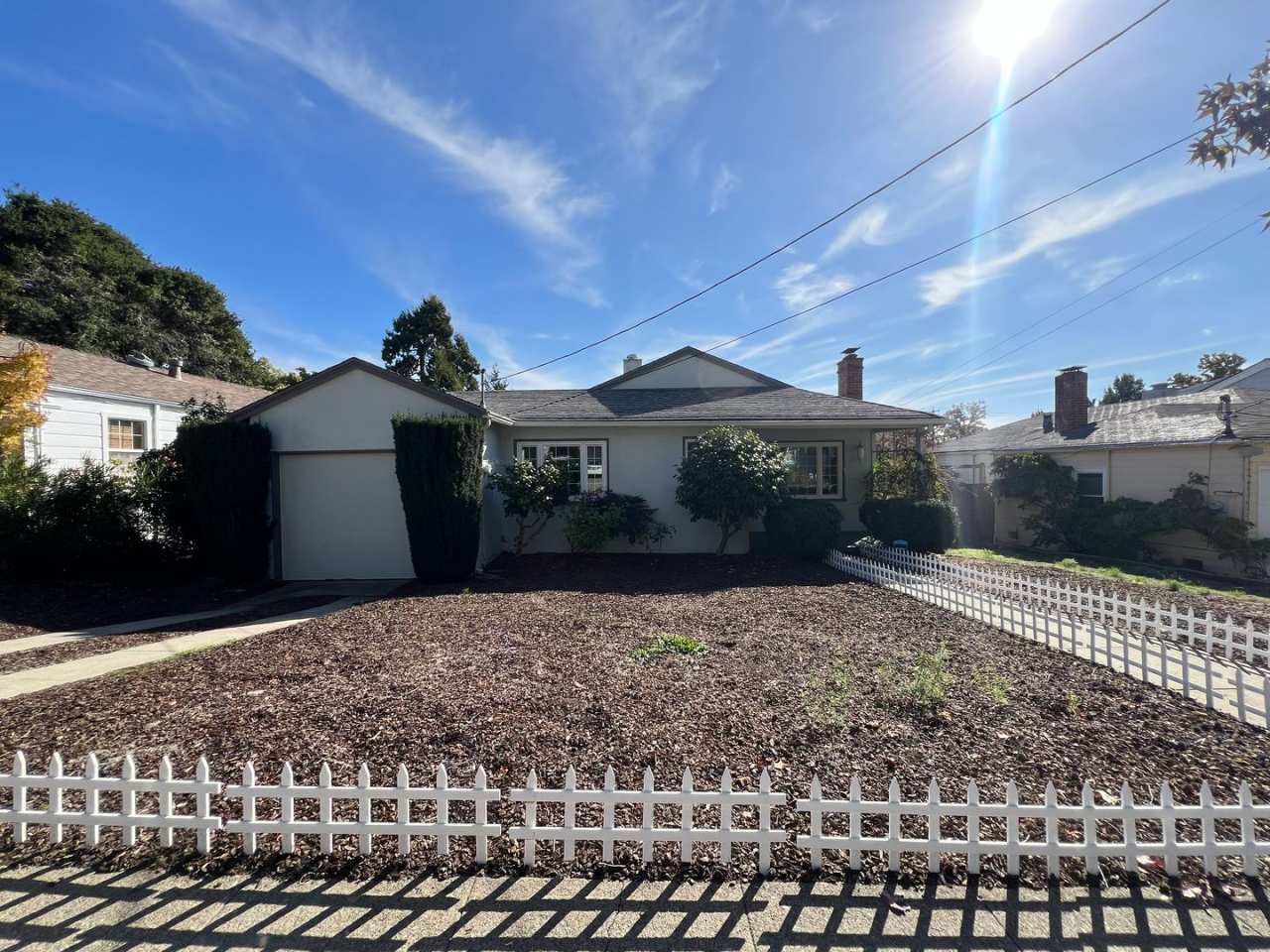 $1,000 MOVE IN SPECIAL!!! 2 Bedroom/1 Bath Available With Bonus Rooms in Oakland, CA. Near Lake Chabot!!!!