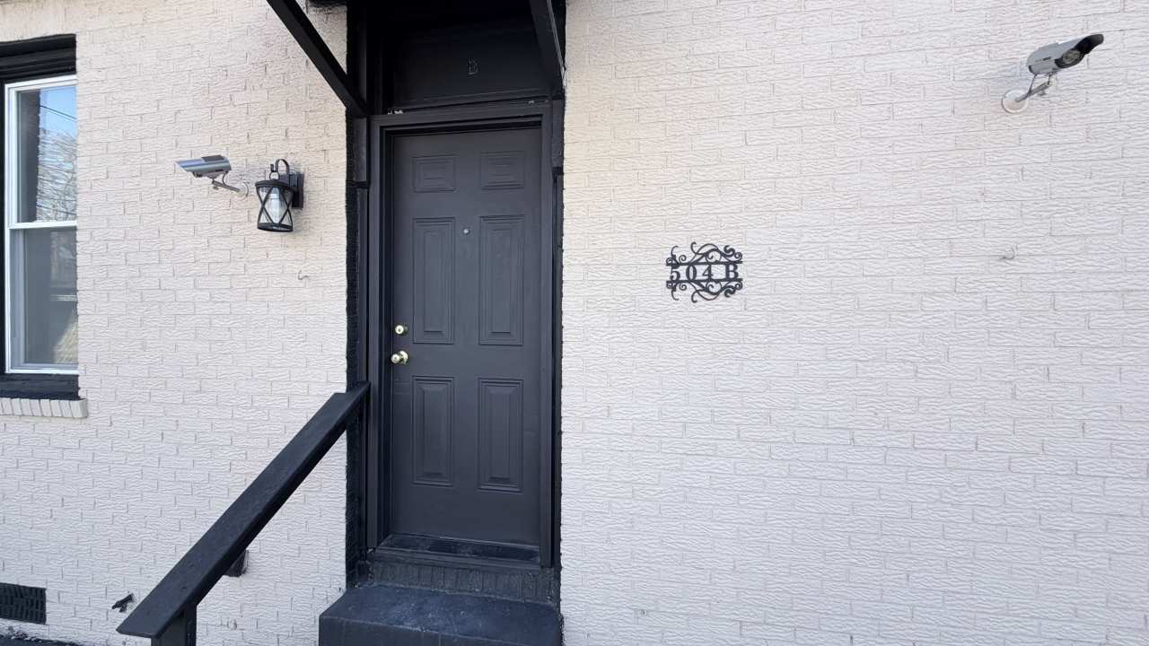 504 East Franklin Street - B