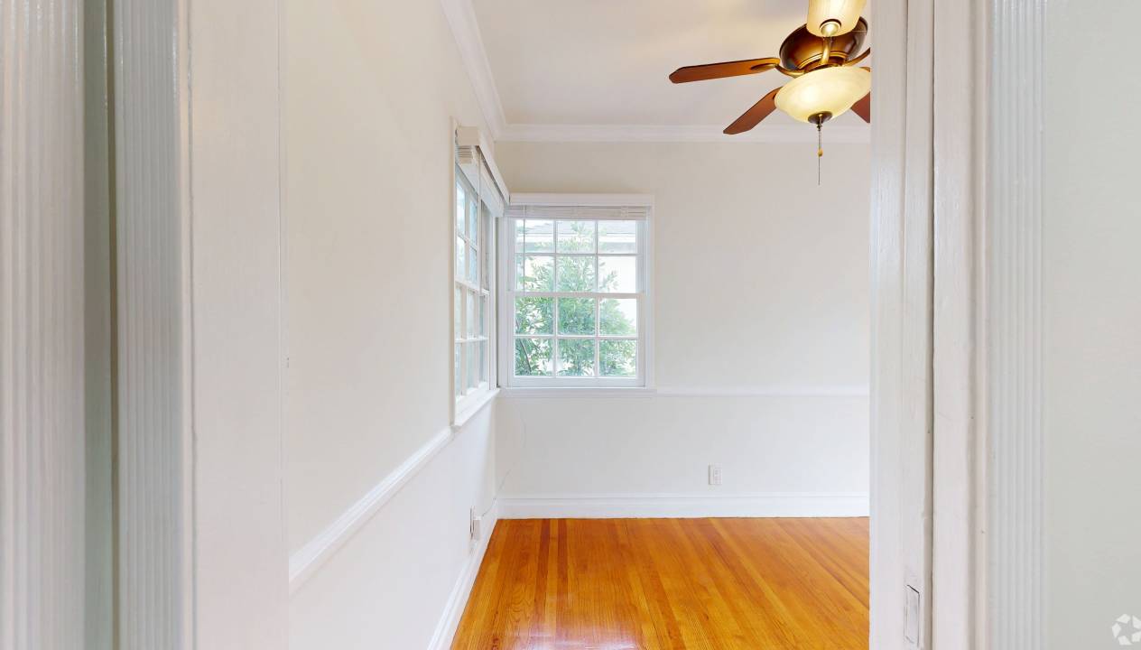 5025 Cahuenga Boulevard