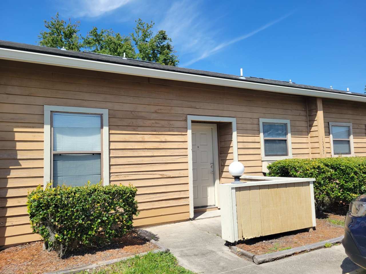 $1150 - 2/2 - Jefferson Square has received a new fresh look.