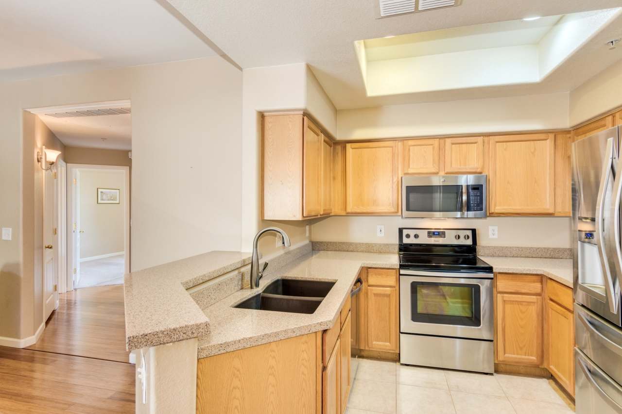 9151 W Greenway Rd Unit 140