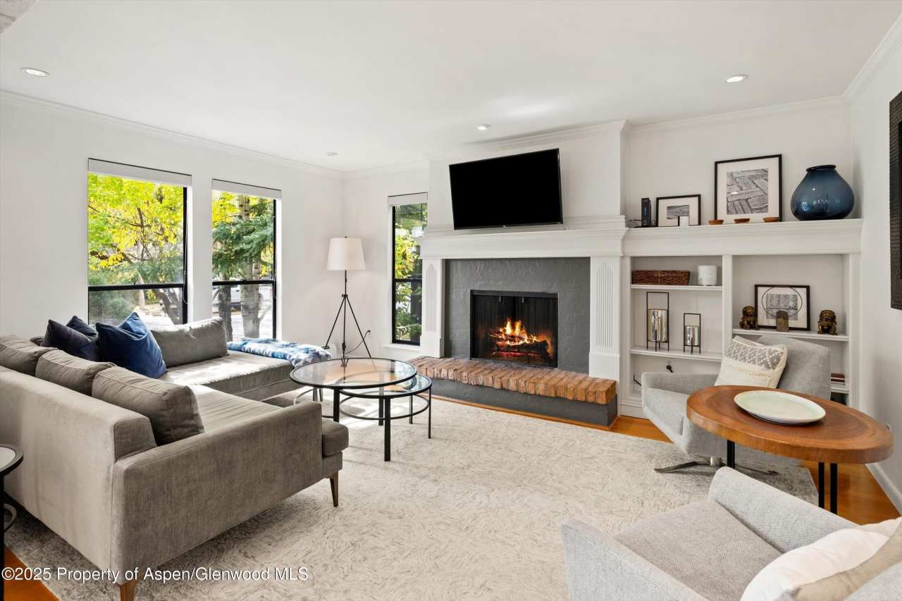 980 E Hyman Avenue unit: 3