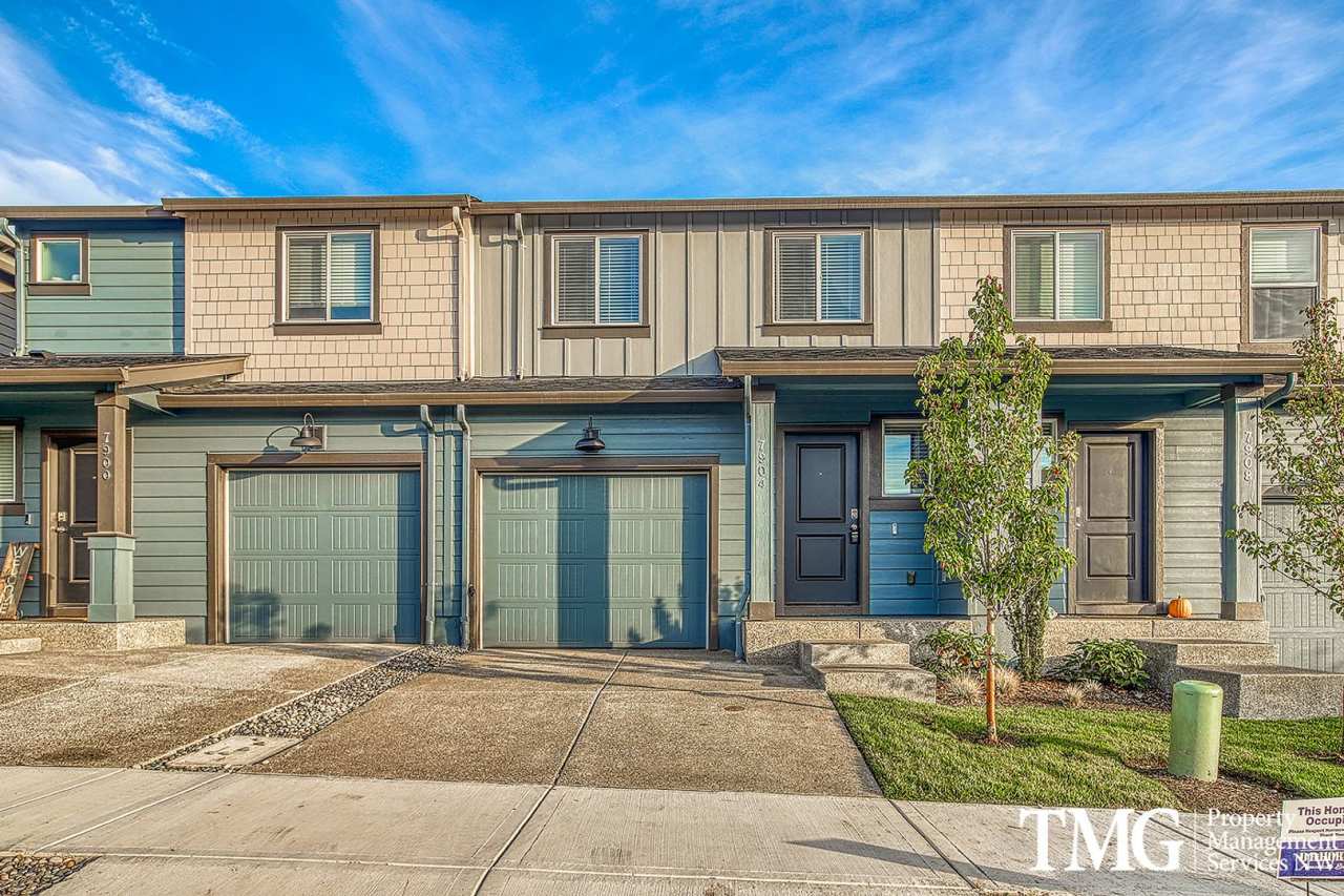 Modern Townhome with 3 Beds and 2 Bath with Backyard!