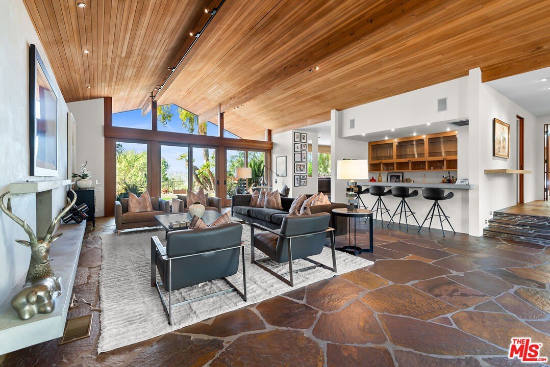 4305 Clear Valley Dr