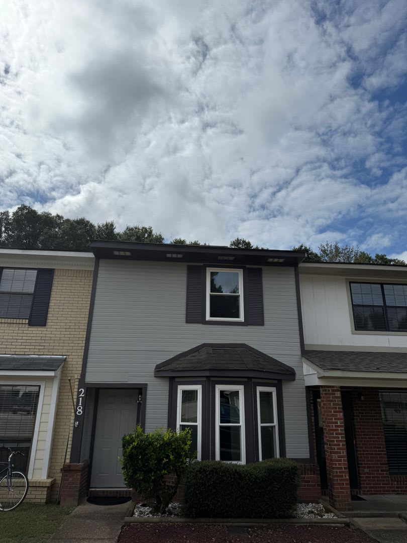 Available NOW - 218 Edith Way 1/2 off the first month rent with a 12-Month Lease