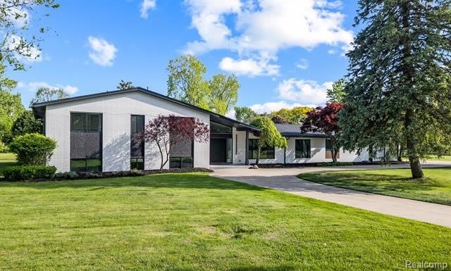 21725 NORMANDALE Street