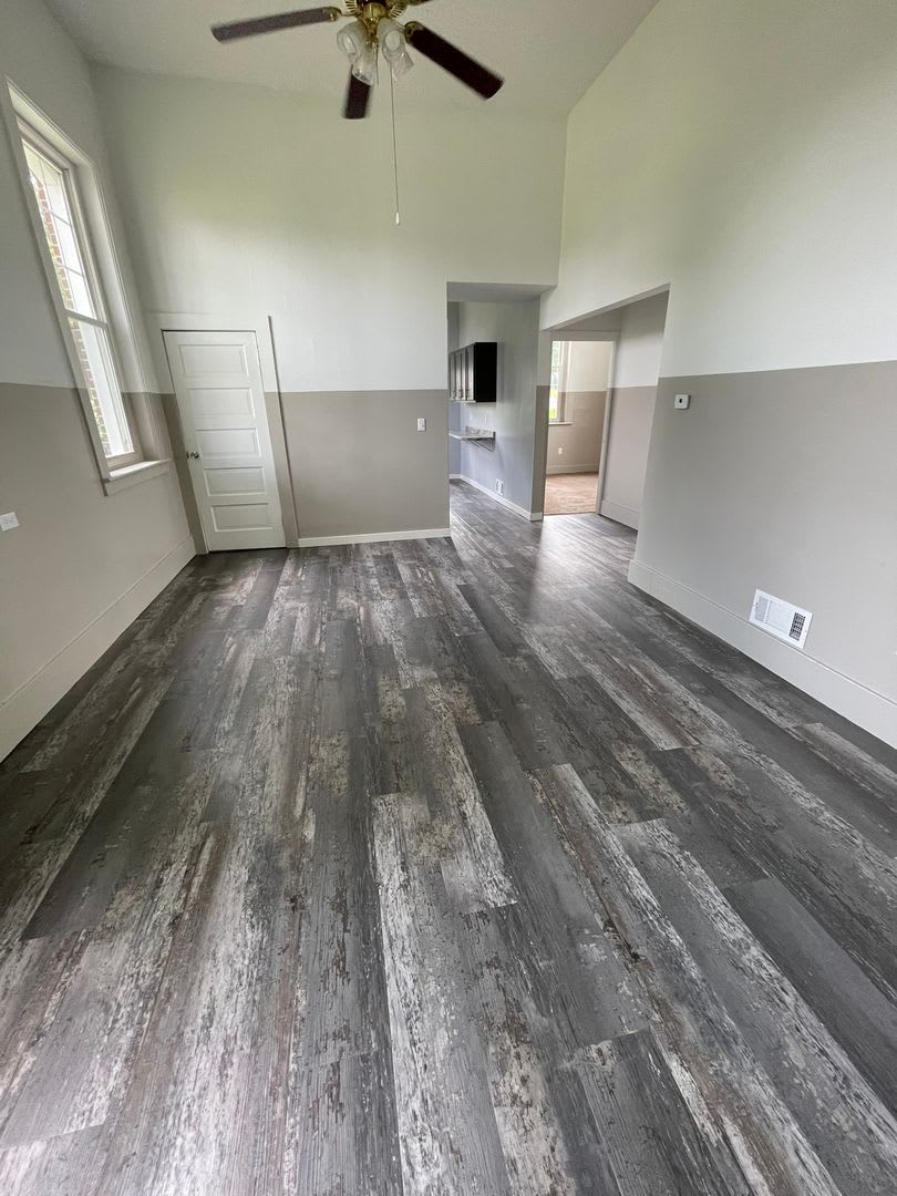 Single Family Home 2 Bedrooms 1 Bath with Garage in Erie Summit Twp!