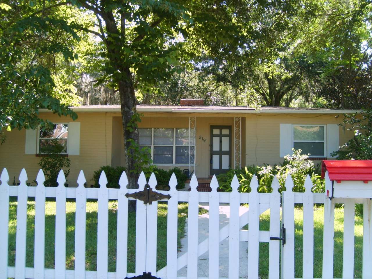 Huge 4/2 House Right Behind Midtown!!