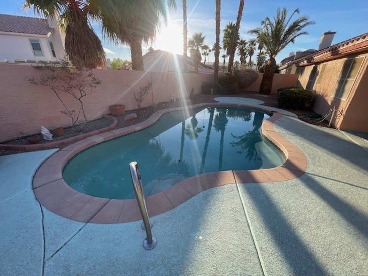 9011 W Viking Rd! 3 Bed / 2 Bath 1 Story House w/ Pool!