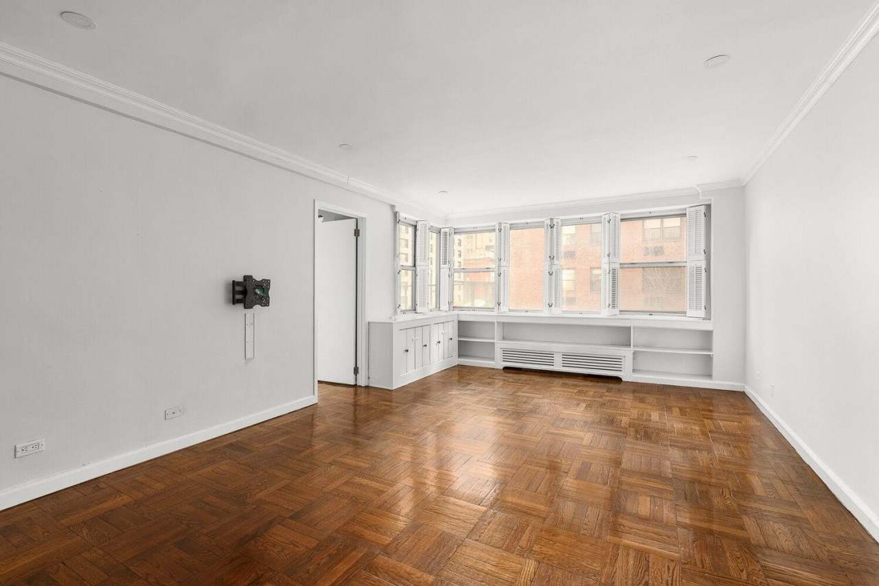 233 E 70TH Street unit: 3S