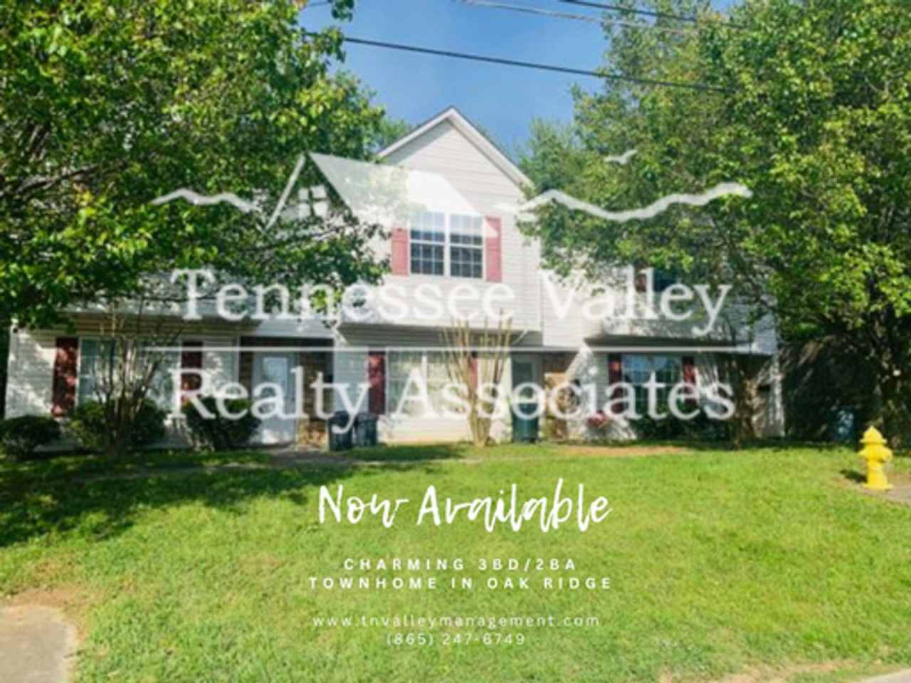 Charming 3 bed, 2 bath townhome in Oak Ridge!