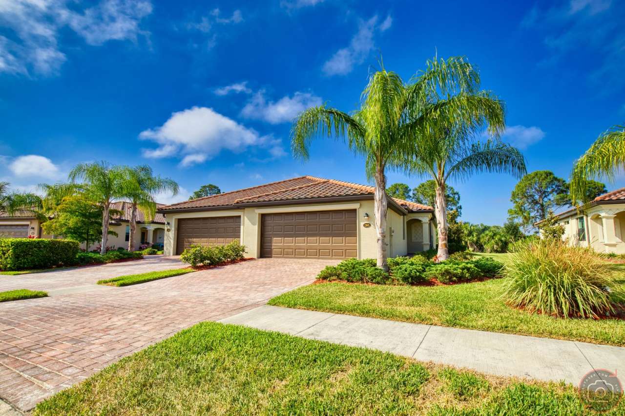 Annual Unfurnished Rental: 2 Bedrooms plus Den, 2 Bath Villa with Resort Like Amenities – Gran Paradiso Community!