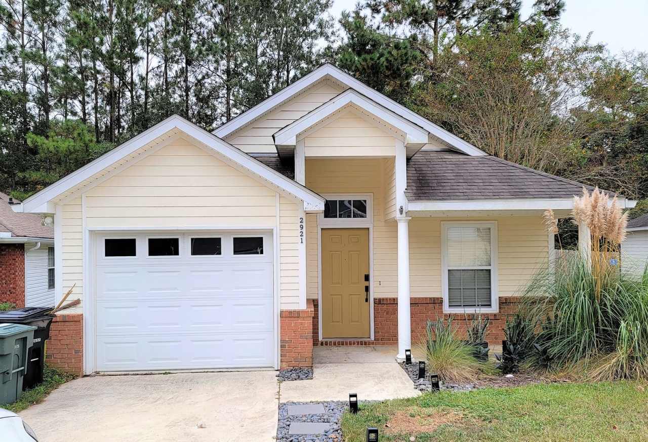 3 bedroom house for rent early December 2025 in NE Tallahassee, garage, fenced yard renting $2025 per month