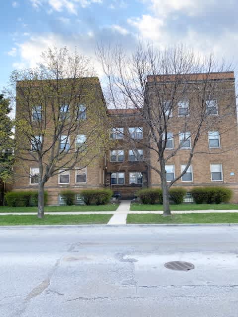 10214 S KING DR APT 2W(2ND FLOOR - REAR)