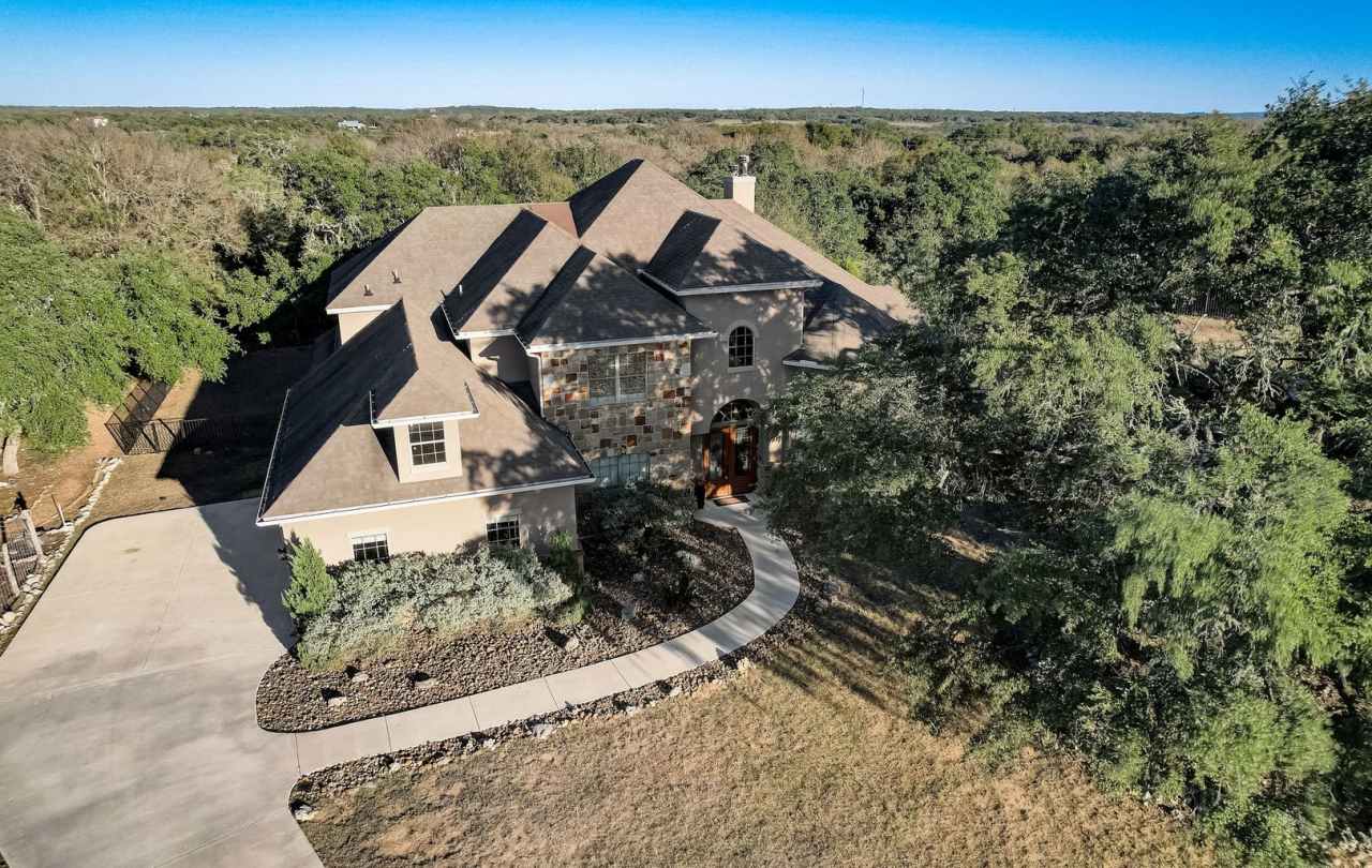 FALL INTO A NEW HOME WITH OUR MOVE-IN SPECIALS!