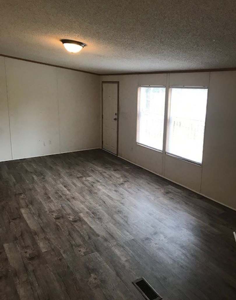 Country Living Close to Town  close to Boone Lake