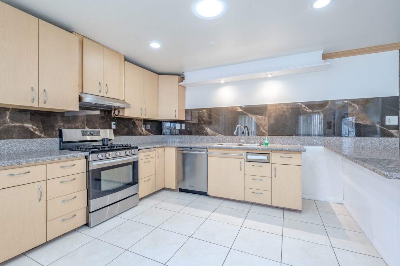 1688 Sumac Ln.