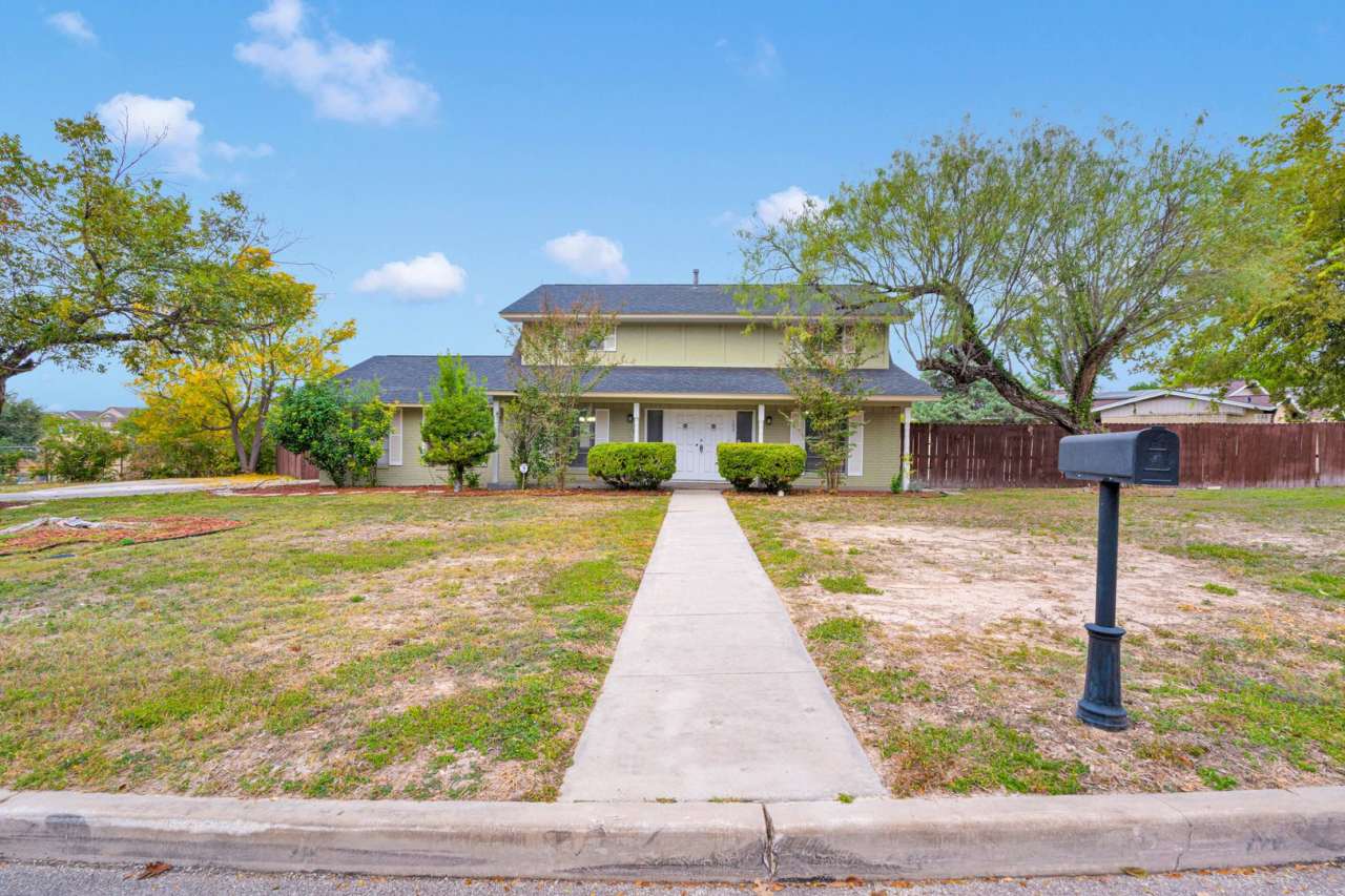 Two Story Rental in Castle Hills