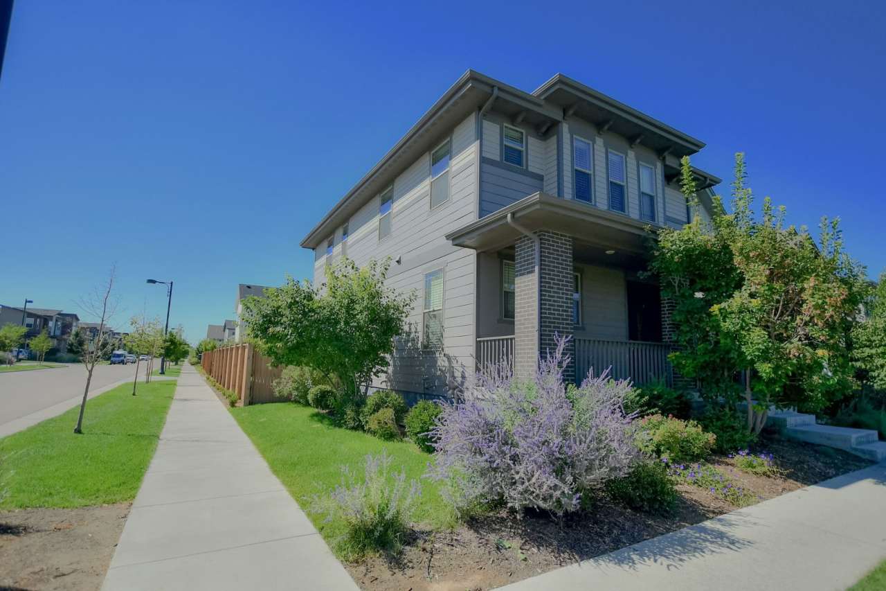 Beautiful Designer Finished Home In Central Park!