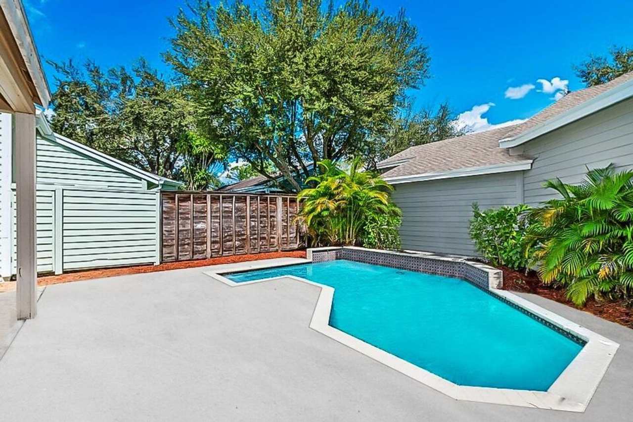 1050 Aviary Road, Wellington, FL 33414