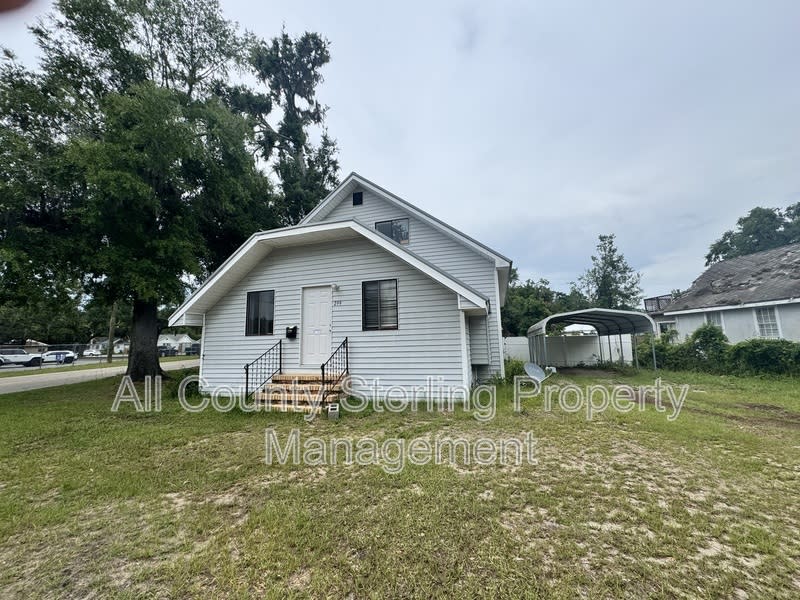 299 SE Lehigh Ln