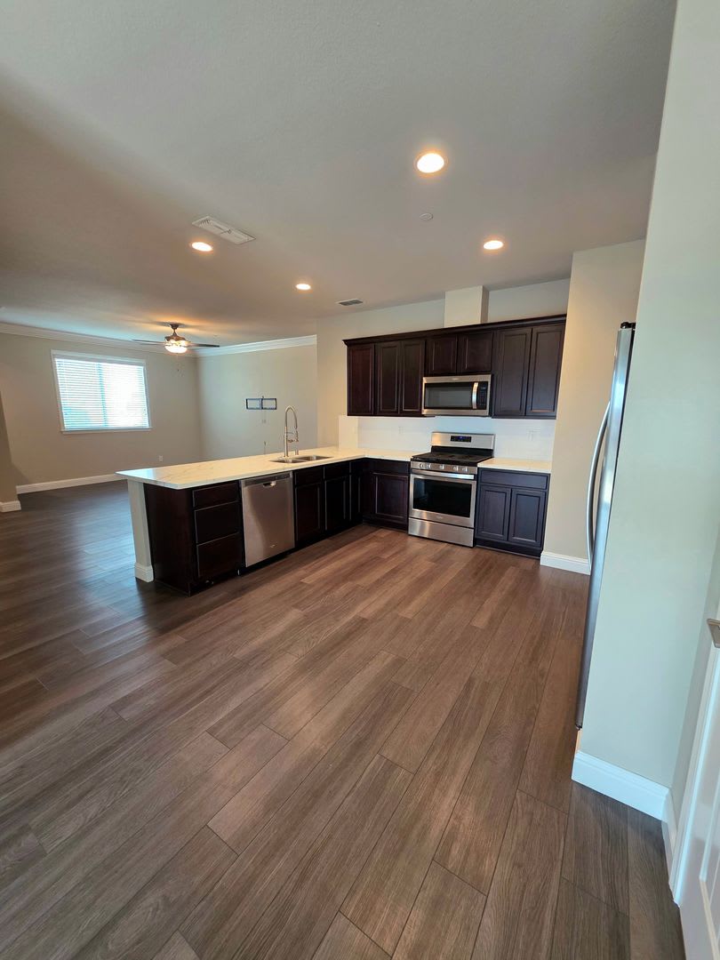 VILLA DEL LAGO HOME 4 BEDROOM WITH 3 BATH