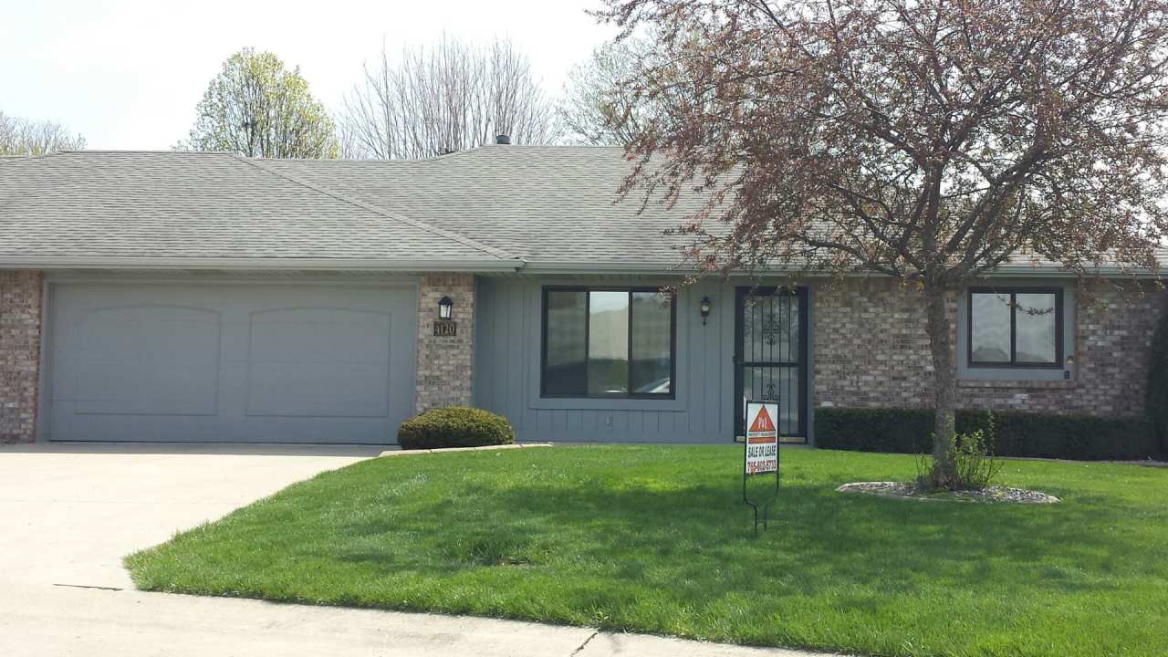 2 Bedroom / 1.5 Bath Condo