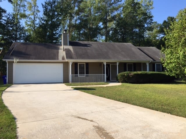 **PRICE IMPROVEMENT**190 Pye Ct: Ranch-style 3BD, 2BA home with vaulted ceilings, granite counter tops, and fireplace. Home on level lot in quiet cul-de-sac. AVAILABLE NOW!