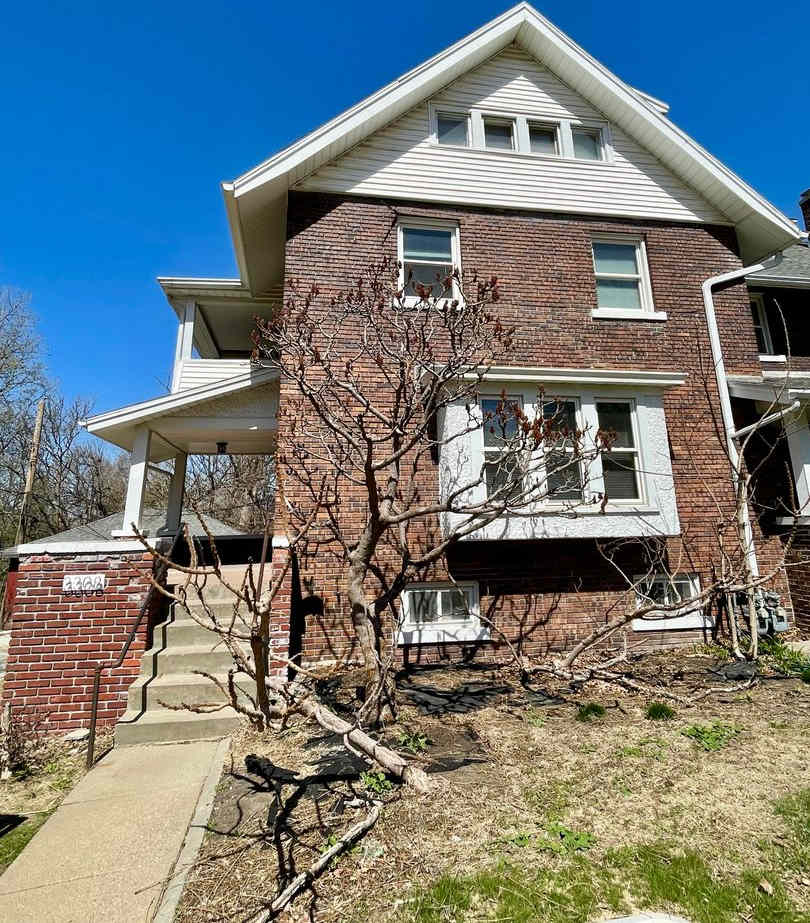 Spacious 5 Bedroom 2 Bath Townhome in Field Club