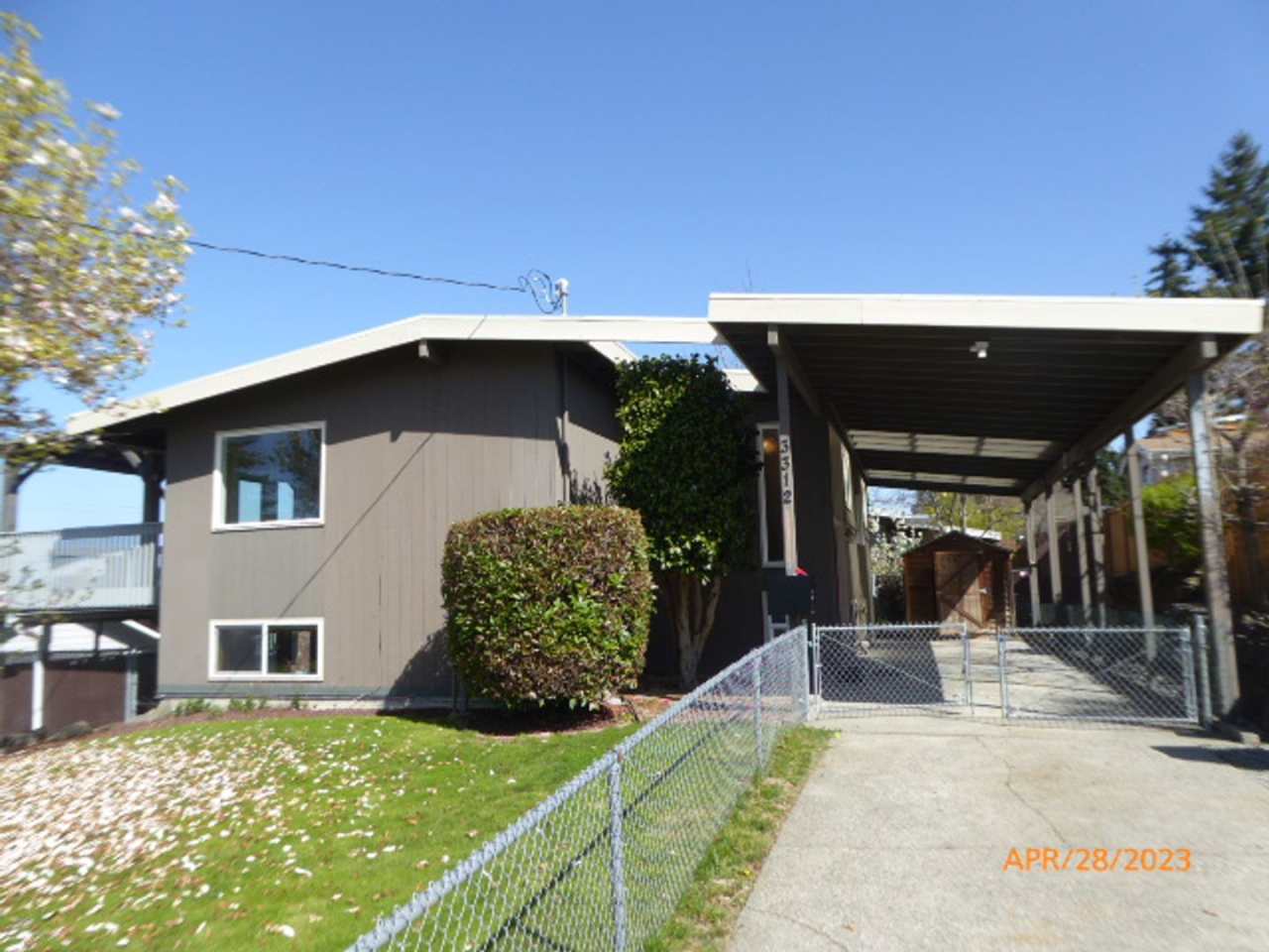 Beautiful 4 Bed 3 Bath Spacious Home in Renton