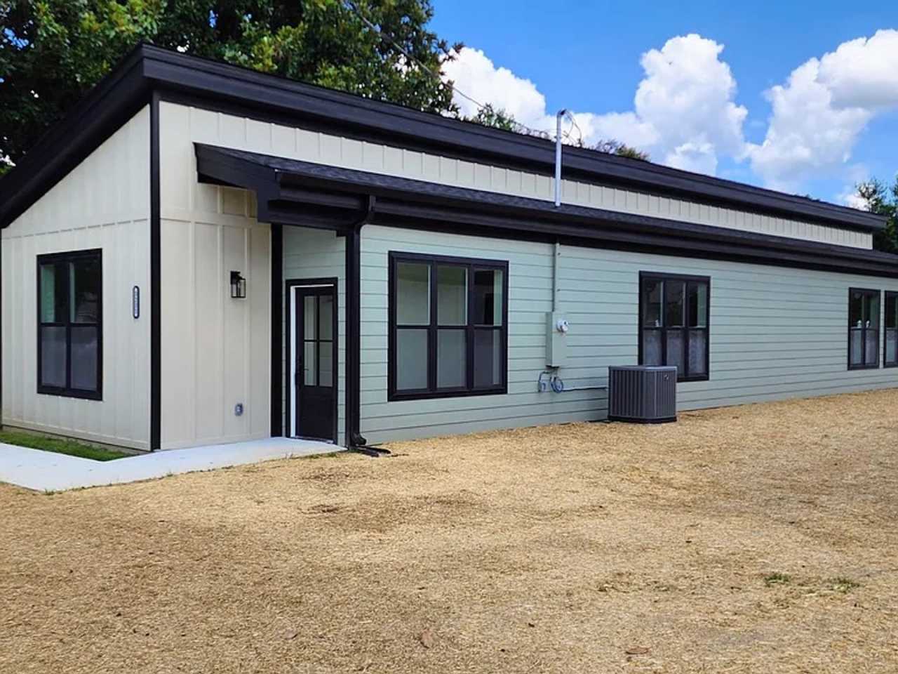 Bright  Modern Newly Built Home!!