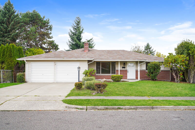 7808 S Ainsworth Ave