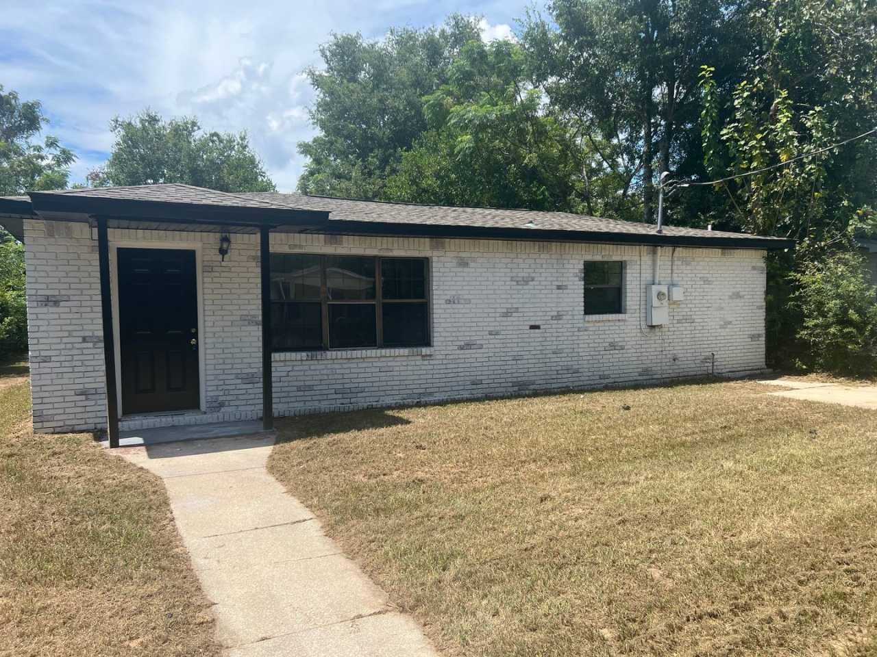 MOVE IN SPECIAL: HALF OFF first full month of rent!!!