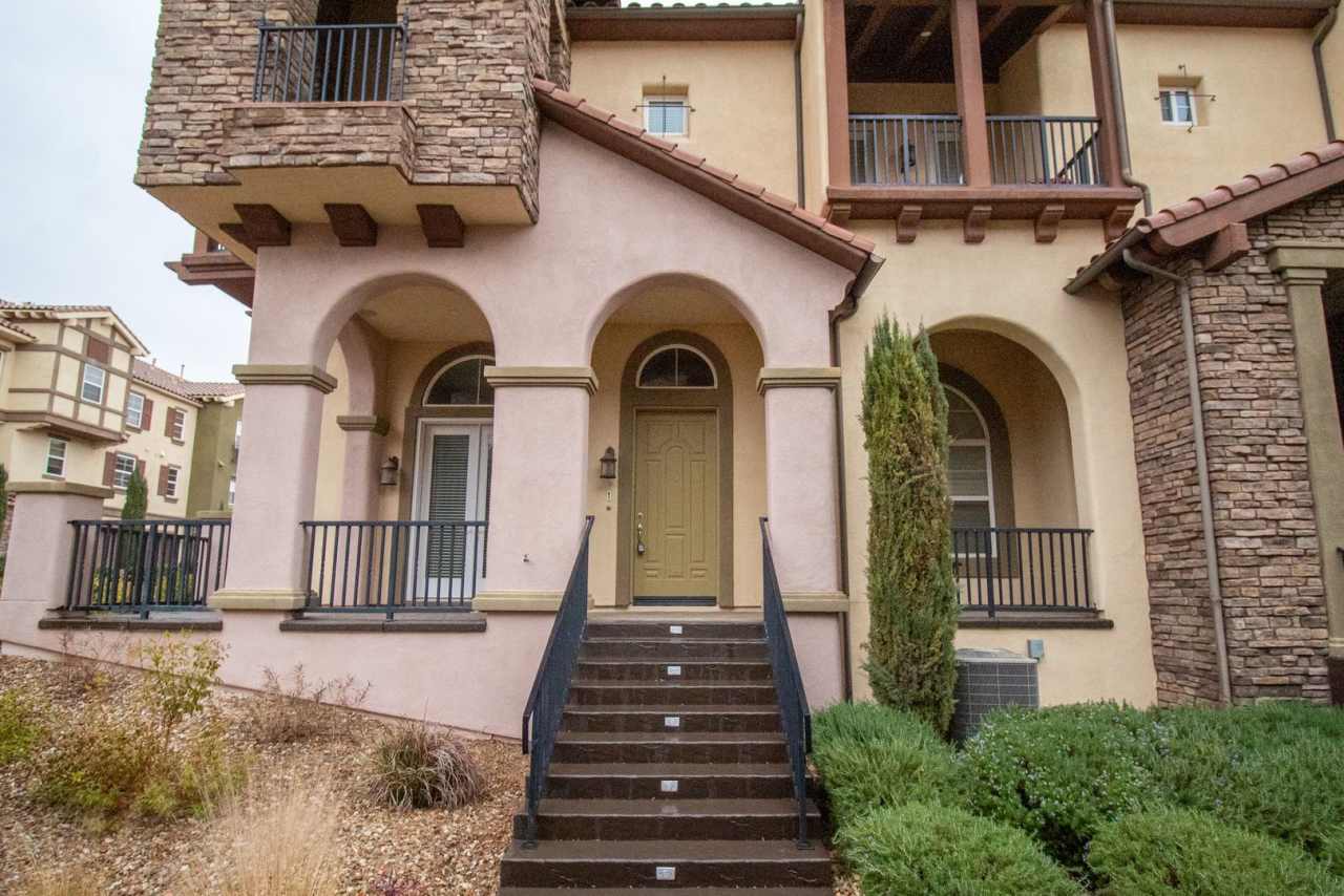 UPGRADED 3BD/2.5BA IN LAKE LAS VEGAS!