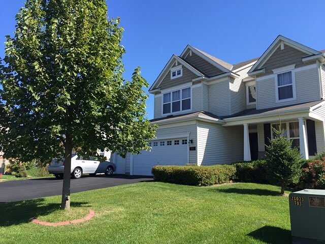 AVAILABLE! 4 Bedrooms on upper level! Community pool! Woodbury 3 baths 3 Car garage! Move In 10/10/25