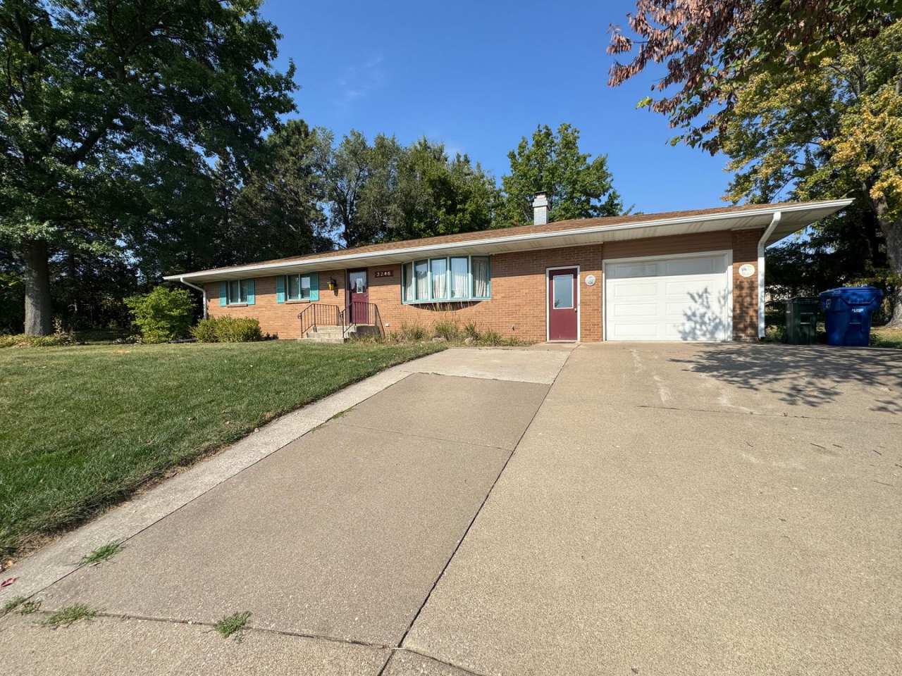 3 bedroom 2 bath home with a bonus room in Davenport