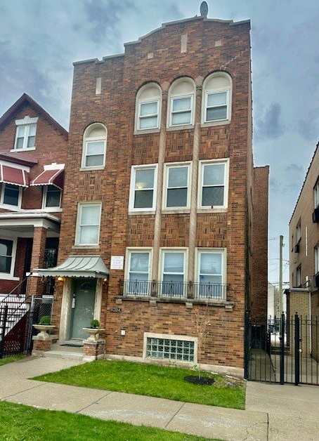 8204 S Exchange Avenue