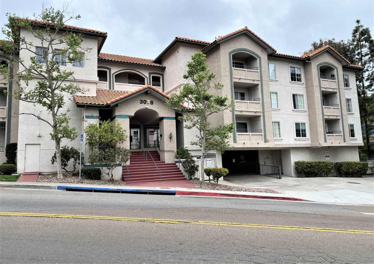 ****1st Months' Rent Free ***Beautifully remodeled Two bedroom Two Bath Condo in Golden Hills!