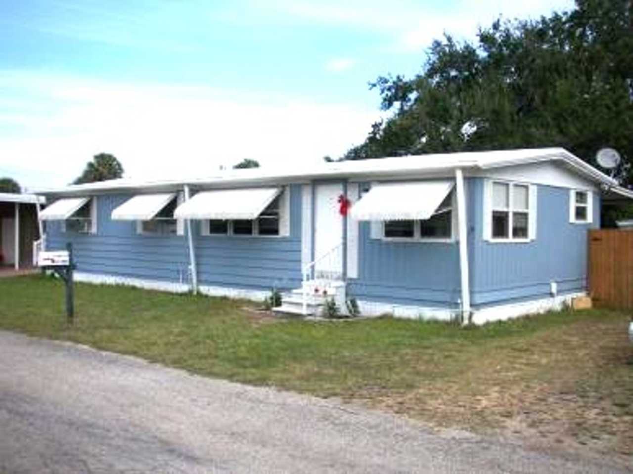 BEAUTIFULLY REMODELED 3 BED 1.5 BATH ON DOUBLE LOT