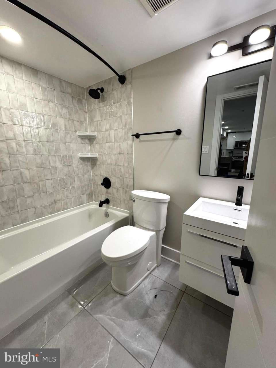 1821 I Street NE unit: 3