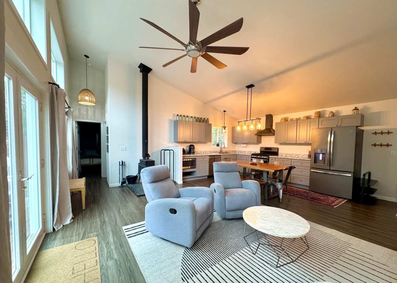 SEASONAL STERLING HOME!