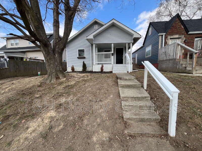 2822 East 19th Street