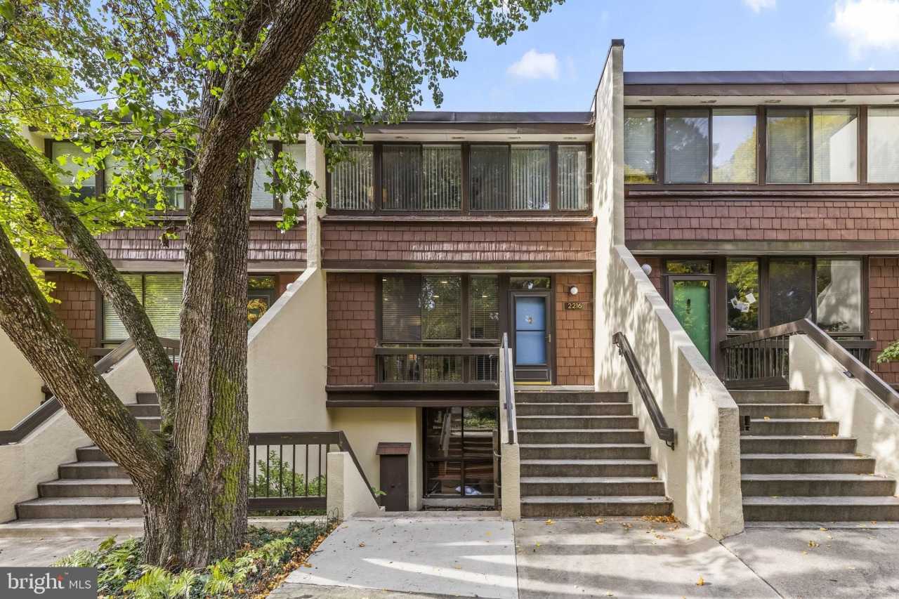 2216 S QUINCY Street unit: 2