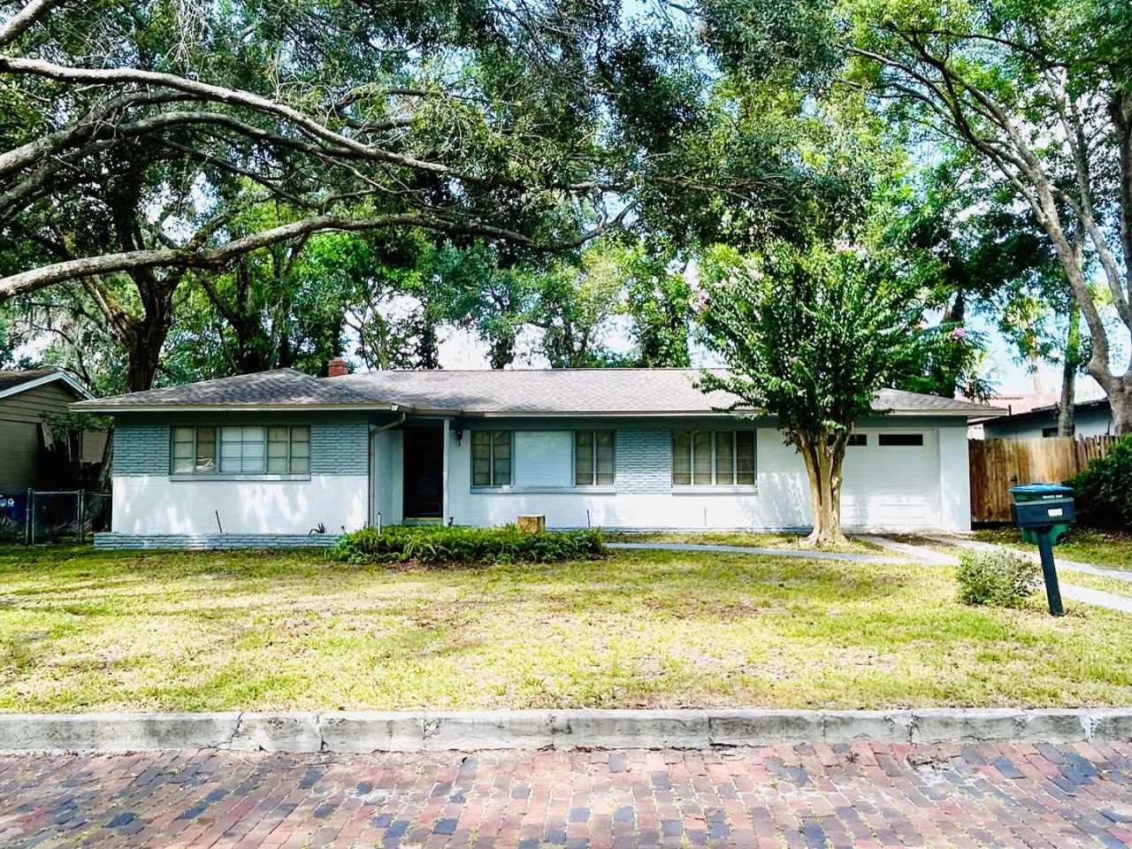 Beautiful 2/1.5 Home in Winter Park plus a bonus room