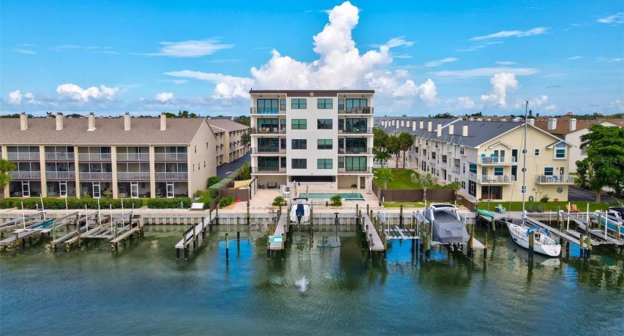 455 PINELLAS BAYWAY S