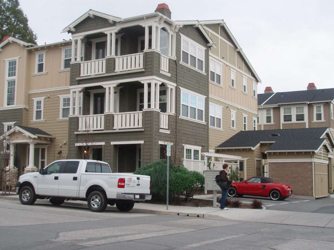 EASY Walk to campus. Great Luxury Condo.