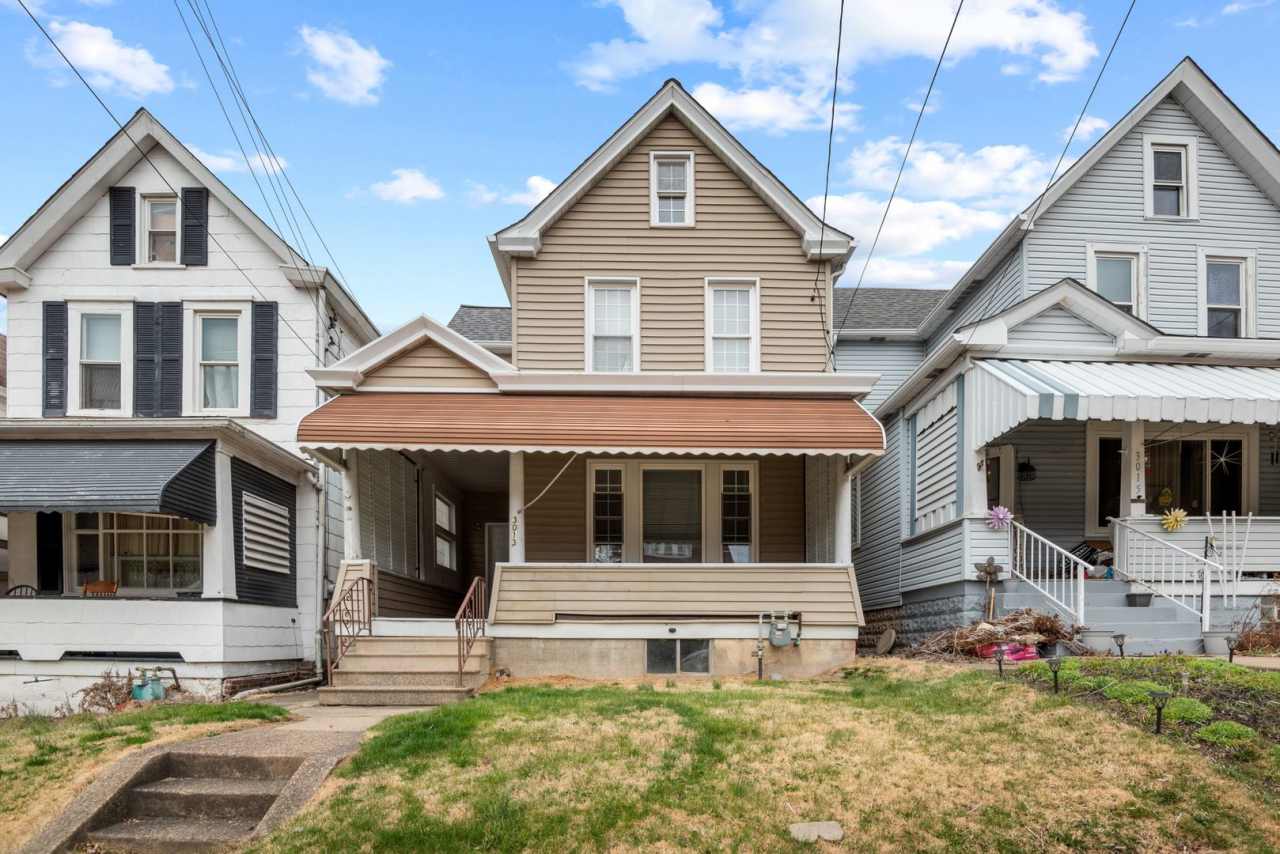 Bright 3 Bedroom Available May 1st with a Huge Yard!