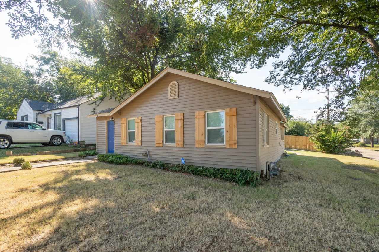 $500 Off The First Months Rent!! Location, Light  Lifestyle! 3-Bedroom Tulsa Beauty Near TU!