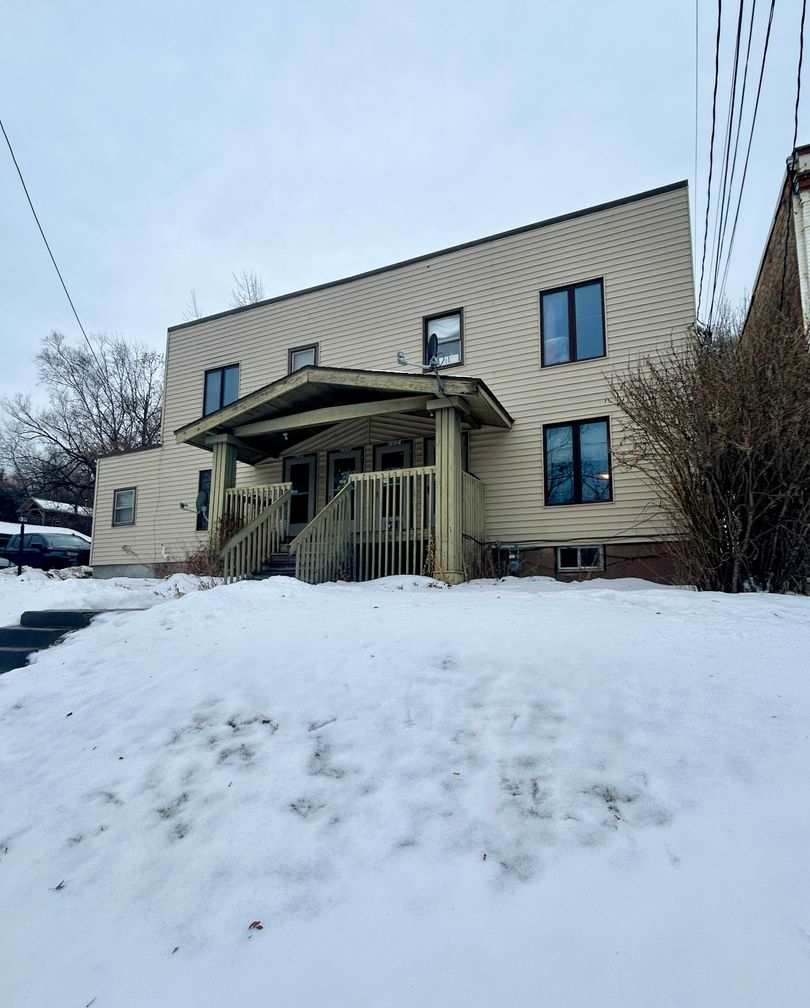 AVAILABLE FEBRUARY 1 BED 1 BATH W/ View of Lift Bridge !