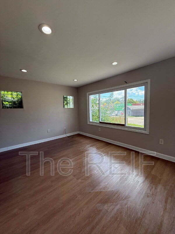 14732 Woodmont Avenue